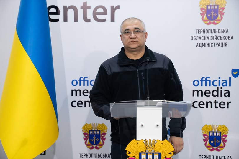 На зображенні може бути: 1 особа, поміст, відділ новин та текст